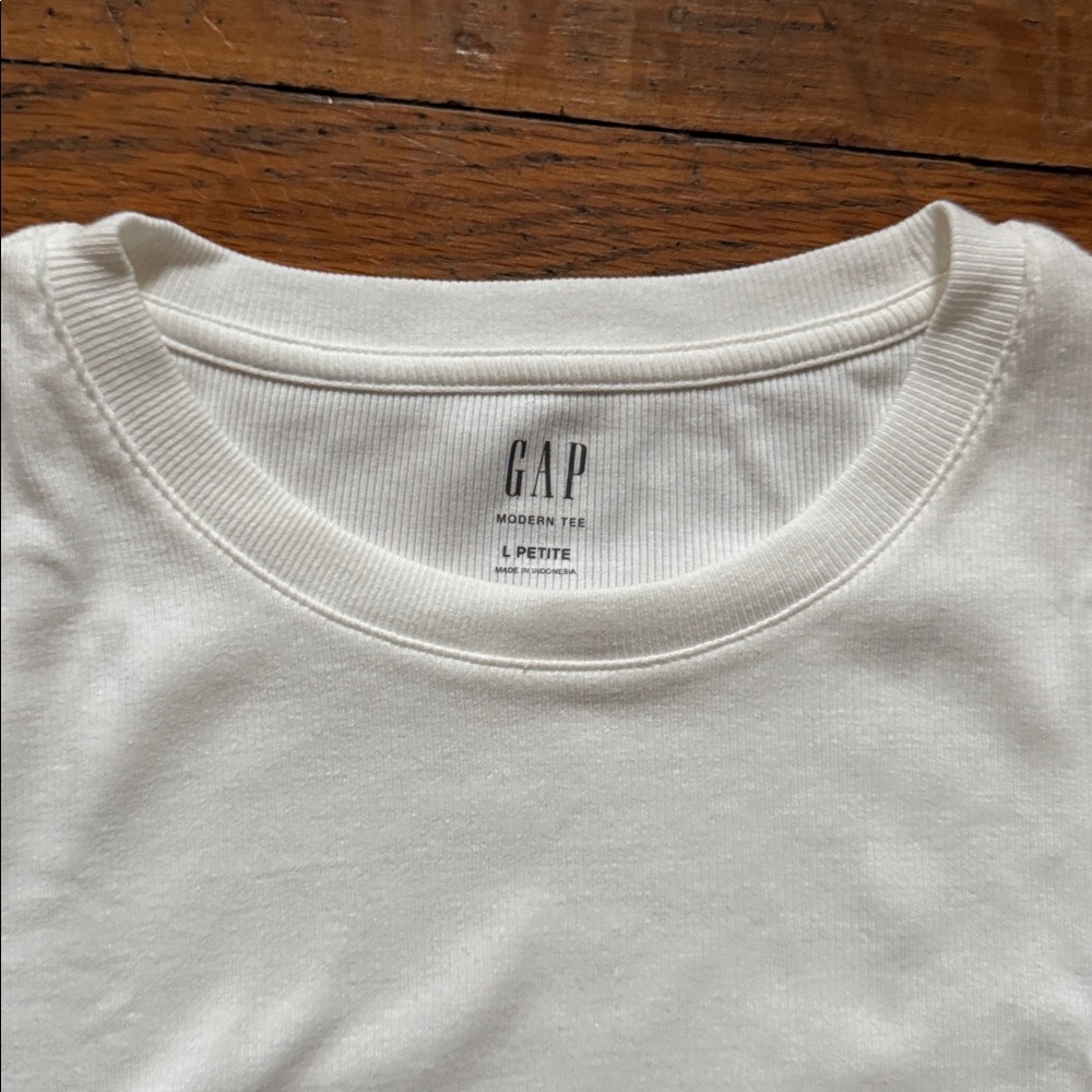 NWOT GAP Modern Rib Tee - Ribbed Stretch Top - Picture 3 of 5